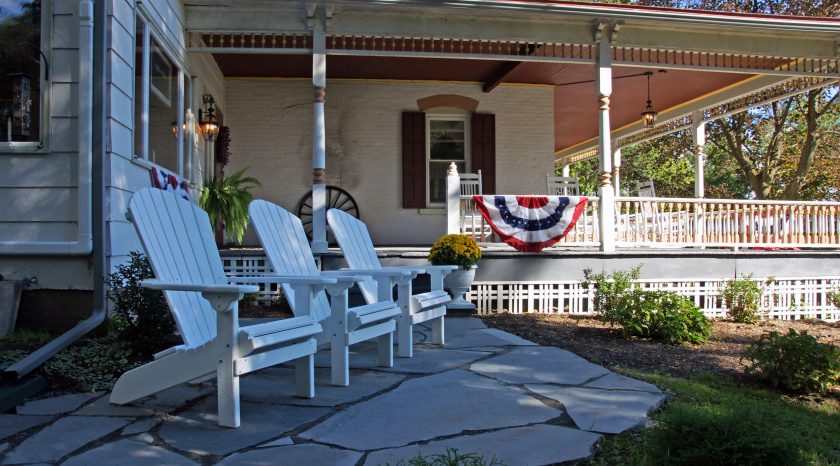 Lodgingatthehartscott-front-patio