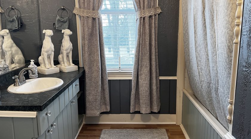 LodgingattheHartScott-Bathroom